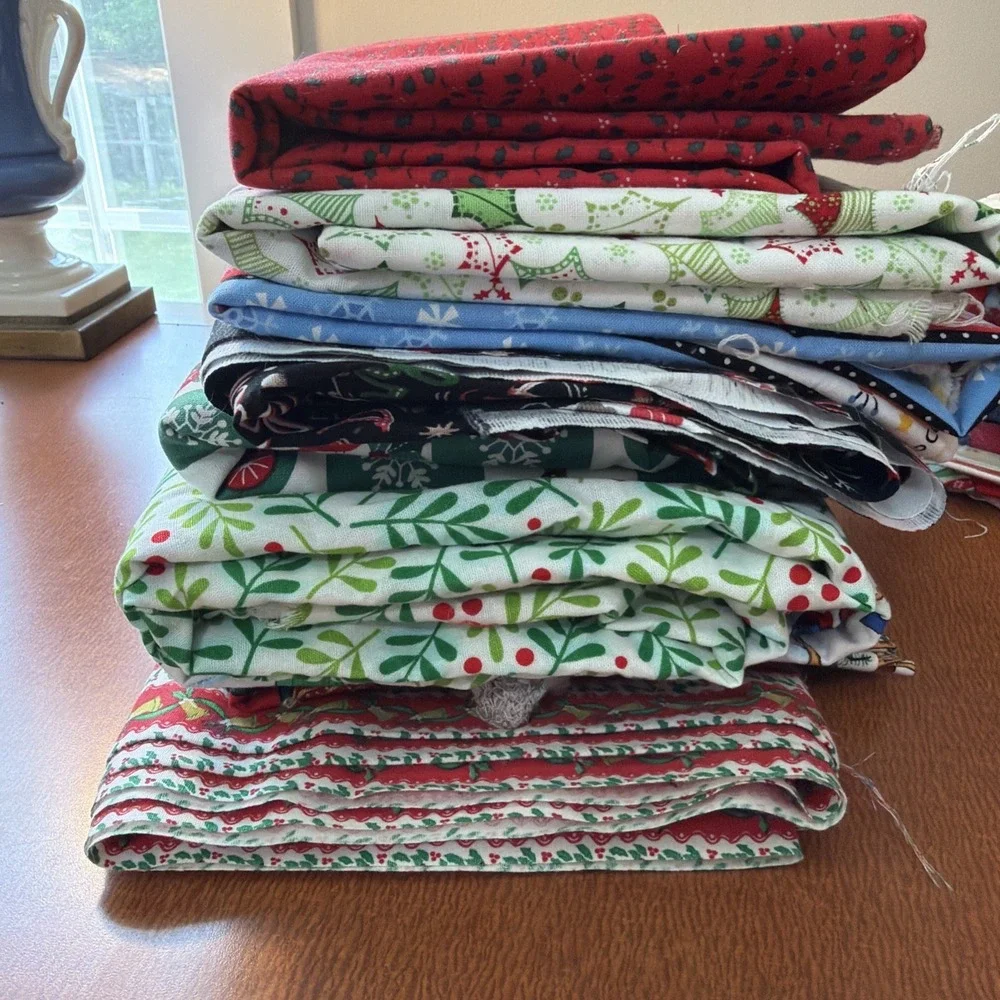 Vtg Christmas Fabric Lot, 9 Designs Have 1 Yard And A Pile Of Fabric Remnants
